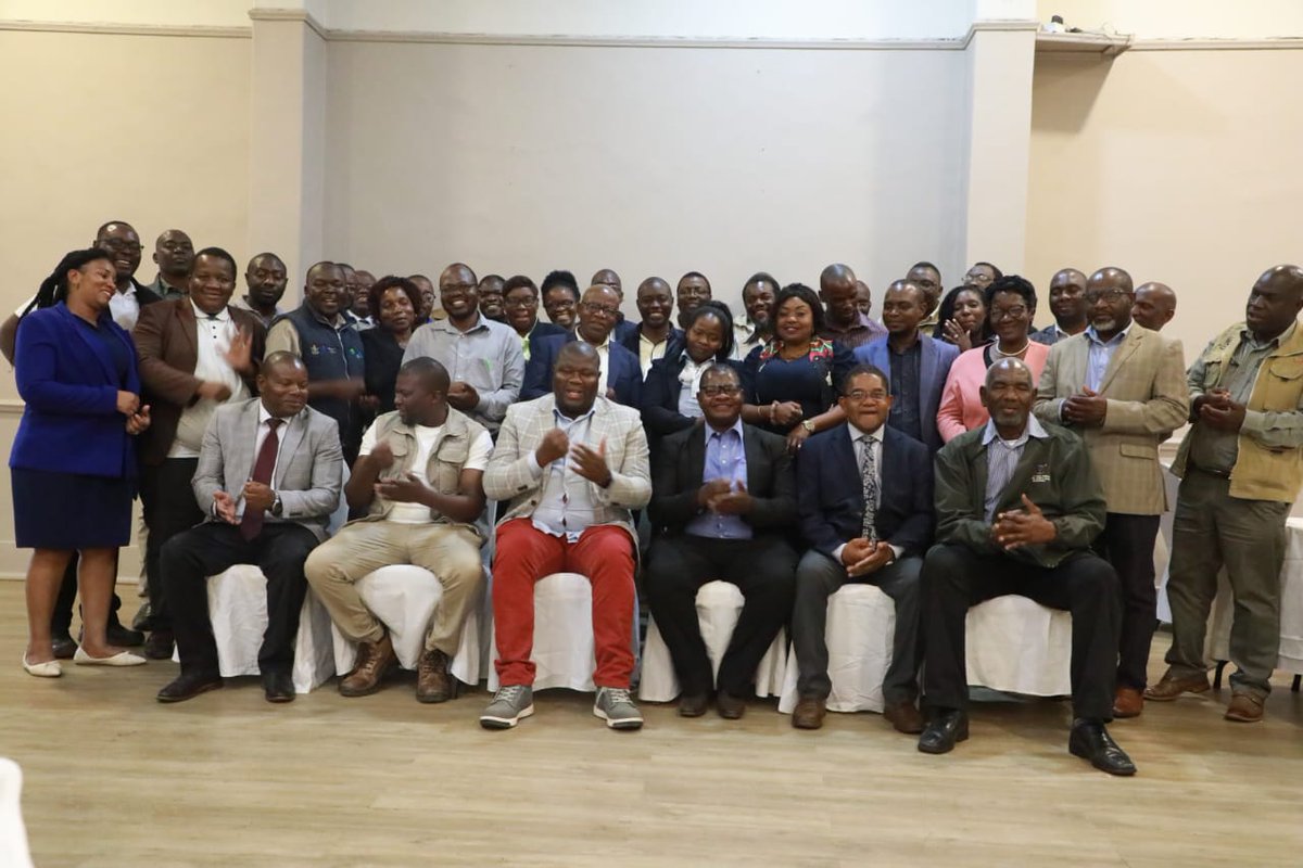 basera_john's tweet photo. The mighty Team ZimAgric is the X-Factor in the Agricultural Transformation. Cooling off&amp; winding down a productive week with the mighty Team ZimAgric. Top of the conversation was 'gearing for the 2023/24 agric season'. 
Focus. Commitment. Consistency.
#Commitment101
#FakaPuresha https://t.co/H5NTfGxZvv