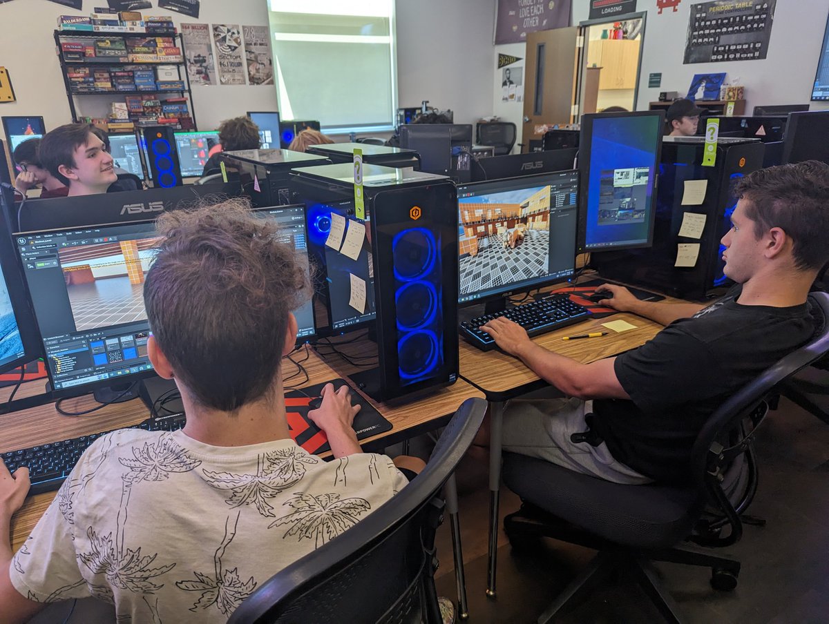 UCAGameDev's tweet photo. Game design 2 students giving critiques with sticky notes add they play test each other's level block outs - screenshots coming soon!! #gamedev #UE5 https://t.co/aADu1hnFyH