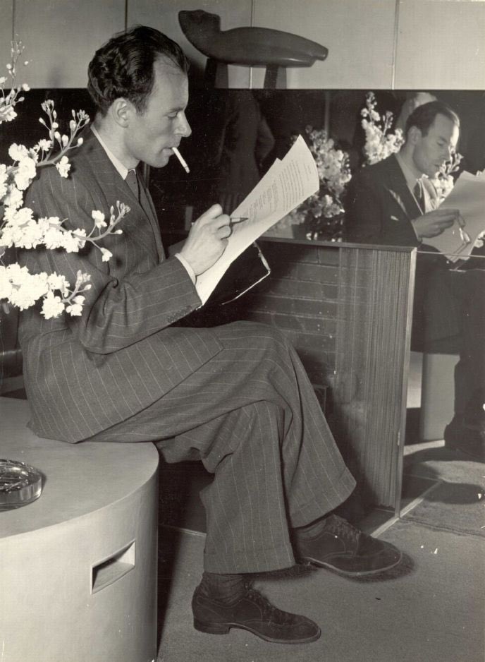 felix_bohr's tweet photo. »Nachts um 1 Uhr, die Hitler-Rede aus Berlin. Matter, schäbiger, elender noch als zu erwarten war.. The unsuccessful crook. This is his end.. Angst. Hoffnung. Beben. Äusserste Spannung. Immer am Radio. Oft den Tränen nah.« 

Klaus Mann, Tagebuch, New York, 
1. September 1939 https://t.co/Cg7aER0jsK