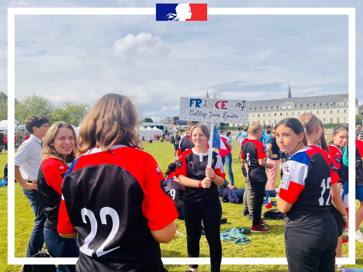 Prefet41's tweet photo. #RugbyHeritageCup 🏉 | Le préfet @xavierpelletier s’est rendu à l’abbaye de #Pontlevoy pour la cérémonie de lancement de la première coupe du monde de rugby scolaire 

🤝460 jeunes présents, avec 20 pays représentés

👏Félicitations aux organisateurs et aux joueurs https://t.co/UCp20nl31J