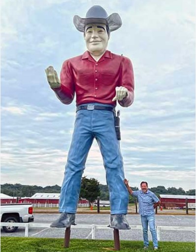 stevesolomon's tweet photo. On today's show, @scottlinn_ and I talk about a staple of America - the roadside giant, like this one, Muffler Man in New Jersey.  Also, we talk about station wagons, a haboob dust storm, and toll booths.  Subscribe and listen at https://t.co/ON6lteyw2K https://t.co/uoU7HQVgFJ