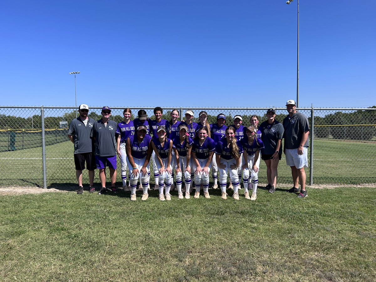 PHS_stitchball's tweet photo. Joplin tournament today!  Girls surprised us with some pink for Judy!!!! https://t.co/Wax9wfWS7n