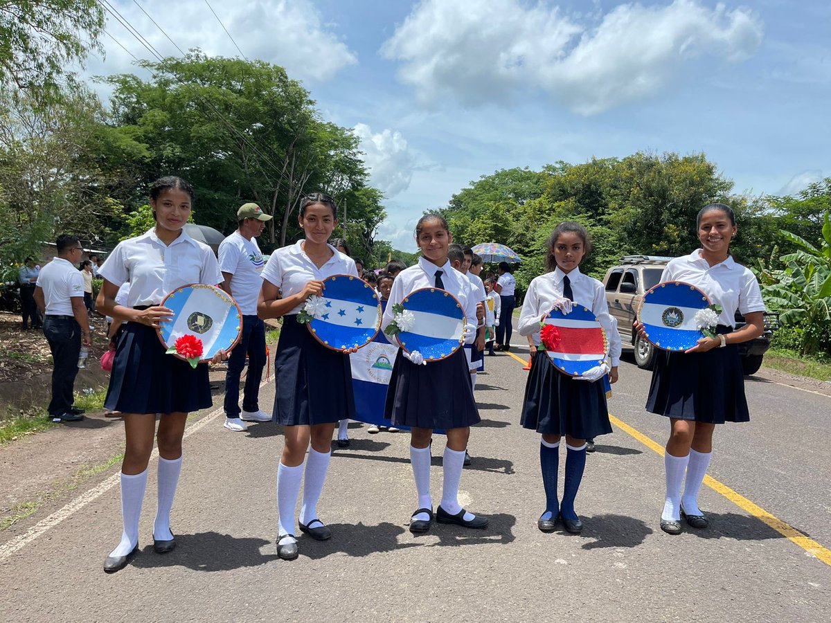 #AmoraNicaragua 
Llenos de orgullo patrio e identidad nacional la comunidad educativa del municipio de morrito celebramos nuestras fiestas patrias #PatriaBenditayLibre