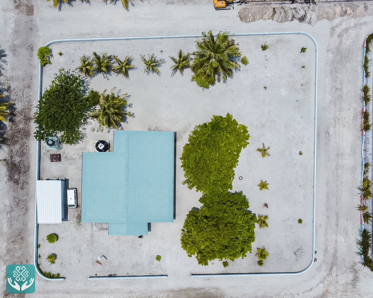 KRHmv's tweet photo. ހ.ދ ހިރިމަރަދޫ ސިއްހީ މަރުކަޒުގައި ގުދަނަކާއި ގަރާޖެއް ހަދައި، ކަރަންޓް ވިއުގަ 3 ފޭސްއަށް ބަދަލުކޮށް އަދި އެހިނިހެން މަރާމާތުތައް ކުރުމަށް ޕްލަސް ބީ އާއިއެކު 1،499،900 ރުފިޔާއަށް 59 ދުވަސް ތެރޭގައި ނިންމަން ވެވުނު އެއްބަސްވުމަކީ 2008 ވަނަ އަހަރު ސިއްހީ މަރުކަޒު ހުޅުވުން ފަހުން މި ސްކޭލްގައި ކުރެވޭ ފުރަތަމަ މަރާމާތު.
 
މި މަސައްކަތް ނިމުމުން މަރުކަޒުން ކަރަންޓު ކެނޑުމުގެ މައްސަލަ ހައްލުވެ، އެމްބިއުލާންސް ހިޔާކުރެވޭނެ އިންތިޒާމް ހަމަޖެހި، މިހާރު ލޭބަރ ރޫމް، ހޯލްވޭ، ވޯރޑްގައި ބެހެއްޓިފައިވާ މުދާތައް ރައްކާތެރިގޮތެއްގައި ބެހެއްޓޭނެ އިންތިޒާމު ހަމަޖެހޭނެ. އަދި މީގެ އިތުރުން މަރުކަޒުގެ މޫނުމަތި ރީތިކުރެވި، ރައްޔިތުން ހިދުމަތް ހޯދައި ކައުންޓަރު ޤާއިމްކުރެވިގެންދާނެ. ސަރުކާރުގެ އަމާޒަކީ ކުޑަ ރަށެއް، ބޮޑު ރަށެއް ނުބަލައި އެންމެނަށް އަސާސީ ހިދުމަތްތައް ކަށަވަރުކޮށްދިނުން.

@HirimaradhooHC 
@hirimaradhoo 
@HdhAtollCouncil 
@MoHmv 
@governmentmv 
@presidencymv