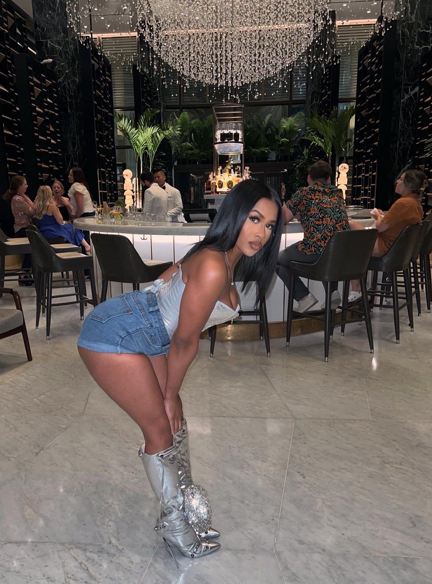 lenikaaaa_'s tweet photo. My biggest flex is, I don’t have too 😇 https://t.co/1VjwVcG8SP