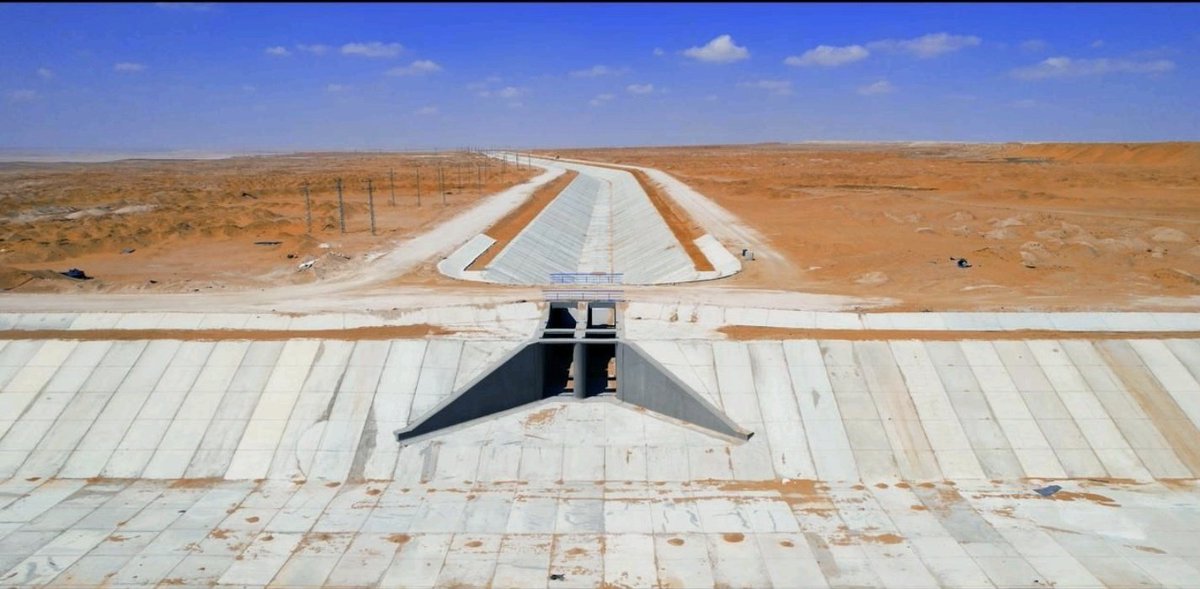 🚨🇪🇬 #Egipto está construyendo un río artificial en mitad del desierto para convertir en tierras agrícolas 1 MILLÓN de HECTÁREAS.

😳👉🏽 Constituirá el 30% DE LAS TIERRAS FÉRTILES DEL PAÍS y medirá unos 115 KM, siendo el río artificial más grande del mundo.