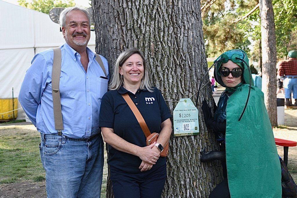 mnforestry's tweet photo. Great talk with @reprickhansen, @StrommenSarah &amp; @mndnr on trees' vital role in communities. Grateful 4 partnership with @MNagriculture &amp; @MnPCA to tackle threats like EAB. Over $16M in grants this year for community forest management! Apply at https://t.co/lKfbFZtEWA https://t.co/cXuWoXOAKc