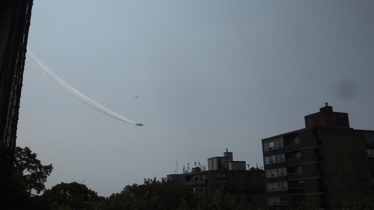 Blue Angels and what looks like an F-16 out practicing for the Air Show.
#TorontoAirShow #CIAS2023