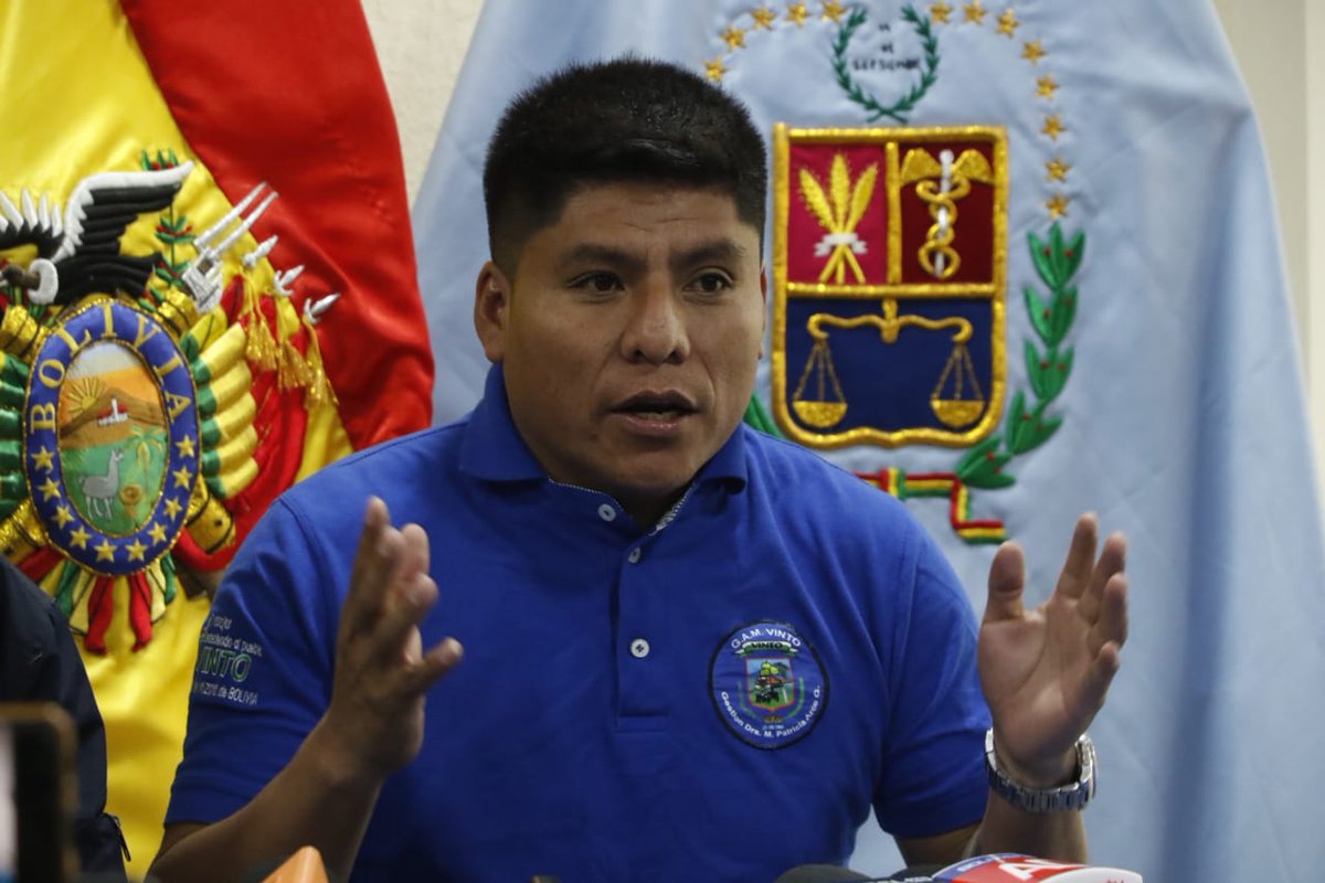 BrujulaNoticias's tweet image. El senador #LeonardoLoza indica que el gobierno tiene un proyecto de militarizar no solo el trópico, sino todo el país para reprimir al pueblo. En cuanto al bloqueo previsto para el lunes 4 de septiembre, señaló que el trópico esperará la decisión de la #CSUTCB. 

Fotos/APG