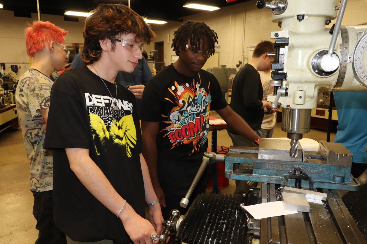 dmtcsc's tweet image. From Cartesian Coordinates to Milling Machine Cuts 🚀🔧 Machine Tool Technology students are mastering diverse skills in MTT!  #BlueprintDimensions #CartesianCoordinates #DimensionalLearning #millingmachine #machinetooltechnology #MTT