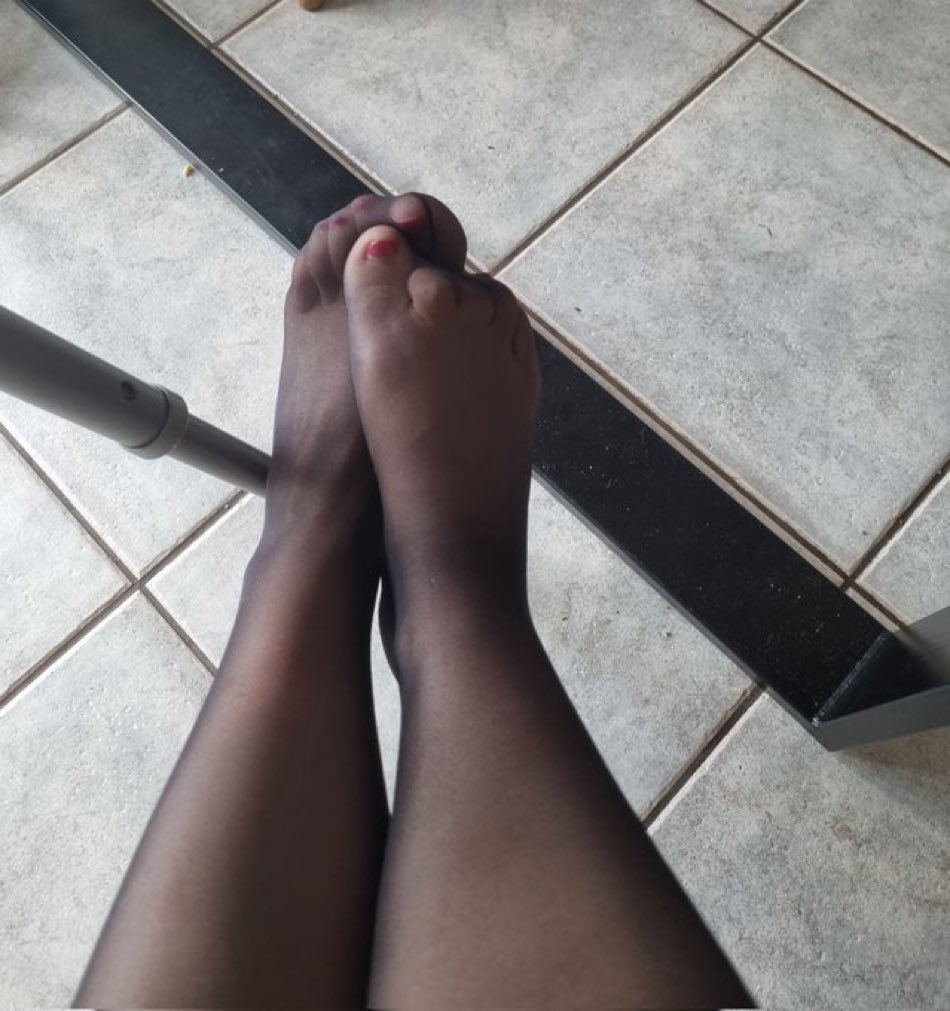 LadyLoladom's tweet photo. Who wanna serve my feet 
#littlesubmissive #femdom #fendom #femmedom #femdomme #femmedomme #gentlefemdom #softfemdom #dominantwoman #dominantfemale @HeussenJuergen https://t.co/YJ9hHyVTgv