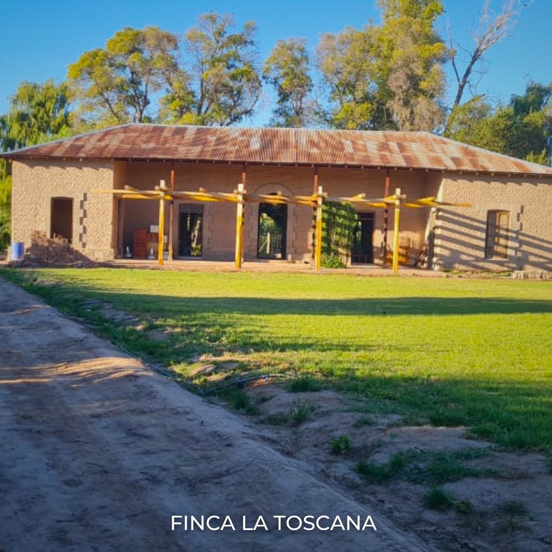 turismomaipumdz's tweet image. En Maipú estamos de estreno porque a nuestro polo gastronómico se suma un nuevo espacio en el corazón de #Lunlunta.

Finca La Toscana abrió sus puertas como #restaurante🍷🥘, adicionando un nuevo servicio, al espacio en el que se realizan eventos privados.