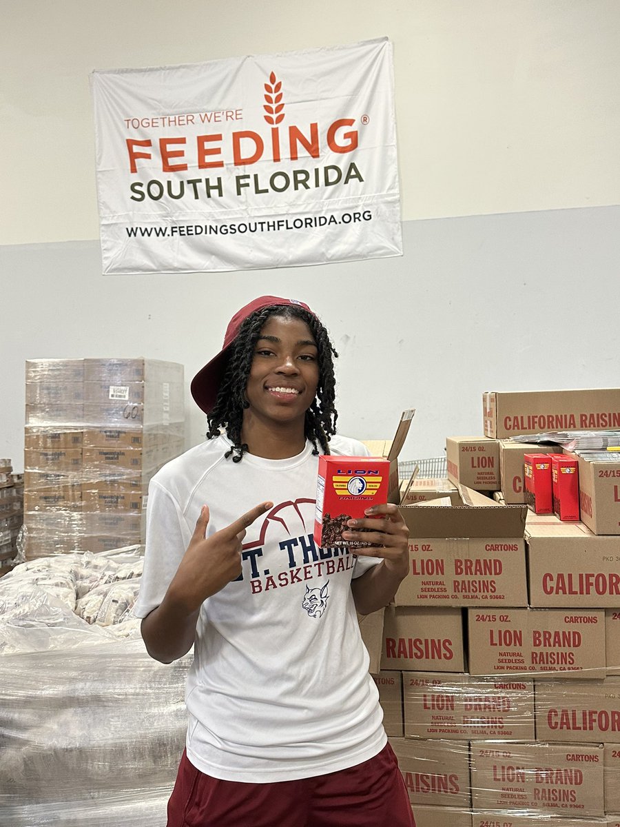 STU_WBasketball's tweet photo. Capped off the first week of preseason by giving back! Packed 640 boxes of food that will be distributed to elderly S. Florida residents in need. #TAPIN🐾🏀

(Missing a few from final picture) https://t.co/7NxfyEpN8O