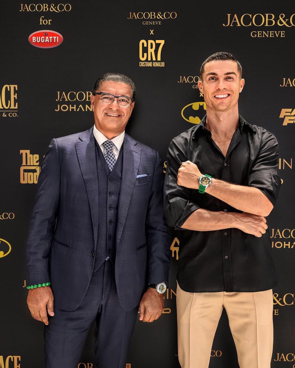 bellishofficial's tweet photo. Time stands still in the presence of greatness. @cristiano and @jacobarabo come together to showcase the impeccable Heart of CR7 time piece from @jacobandco
Courtesy: @cr7cristianoronaldo ✨
B
#bellish
#beautifullystylish
#thecoolstuff
#WATCH #CR7WATCH #JACOBANDCO https://t.co/MJMgO1fp0B