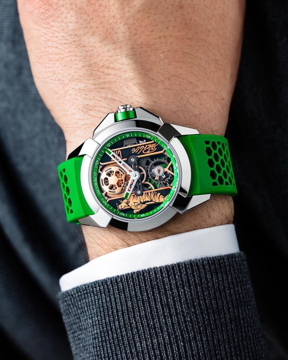 bellishofficial's tweet photo. Time stands still in the presence of greatness. @cristiano and @jacobarabo come together to showcase the impeccable Heart of CR7 time piece from @jacobandco
Courtesy: @cr7cristianoronaldo ✨
B
#bellish
#beautifullystylish
#thecoolstuff
#WATCH #CR7WATCH #JACOBANDCO https://t.co/MJMgO1fp0B