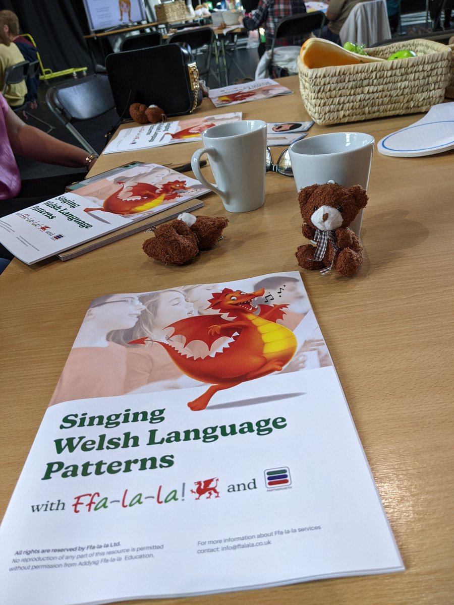 Hyfforddiant arbennig heddiw gyda <a href="/Ffalala1/">🏴󠁧󠁢󠁷󠁬󠁳󠁿Ffa-la-la!🏴󠁧󠁢󠁷󠁬󠁳󠁿</a> &amp; @PartneriaethREC #canu #datblygusgiliauiaith #datblygiadprofessiynol