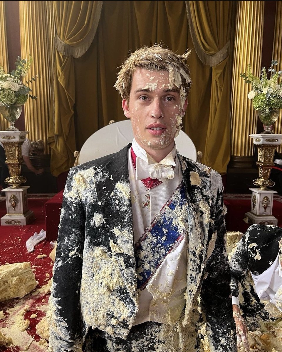 bibitirlibibi's tweet image. So so much cake! 
"I tasted sugary for a week"
#RWRBMovie #Cakegate