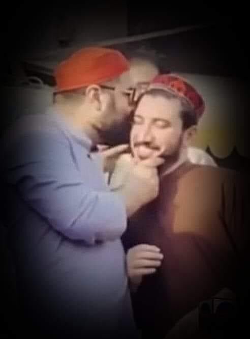 SyedSiddiqShah8's tweet photo. ګډي وډي تر مطلبه ياراني دي 
سل مخونه د رواني زماني دي
#PtmZandabad 
@Achakzai__raziq 
@PashtunTM_Offic https://t.co/CBsTk7bmKf