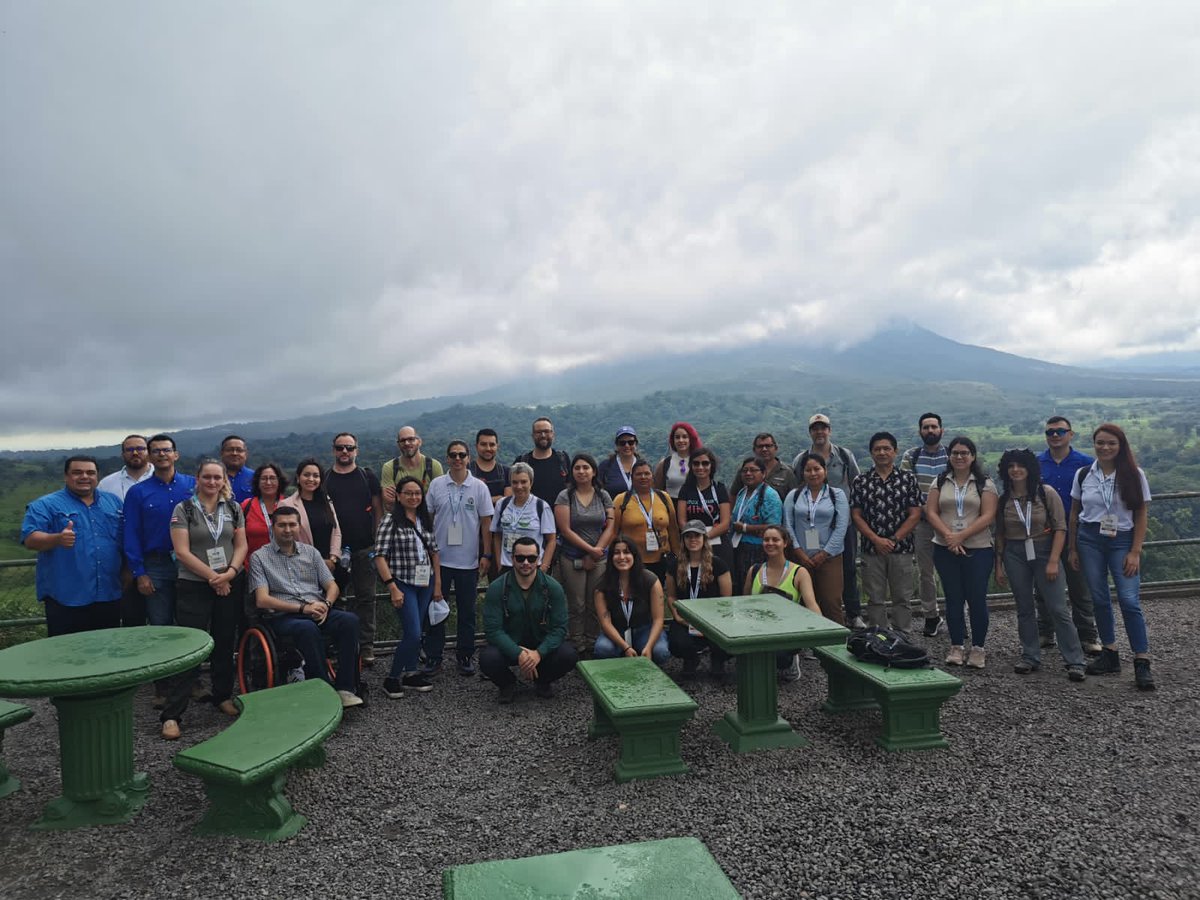 PNUD_CR's tweet photo. 🟢 Participantes Foro Regional de Finanzas Climáticas y Bosques, conocieron una finca privada que recibe pagos por servicios ambientales, territorio indígena Maleku y estuvieron en parques nacionales para conocer más sobre la protección de los bosques en 🇨🇷
🌳☀️✅ #ProyectoREDD+ https://t.co/ySnuIMLk5Z