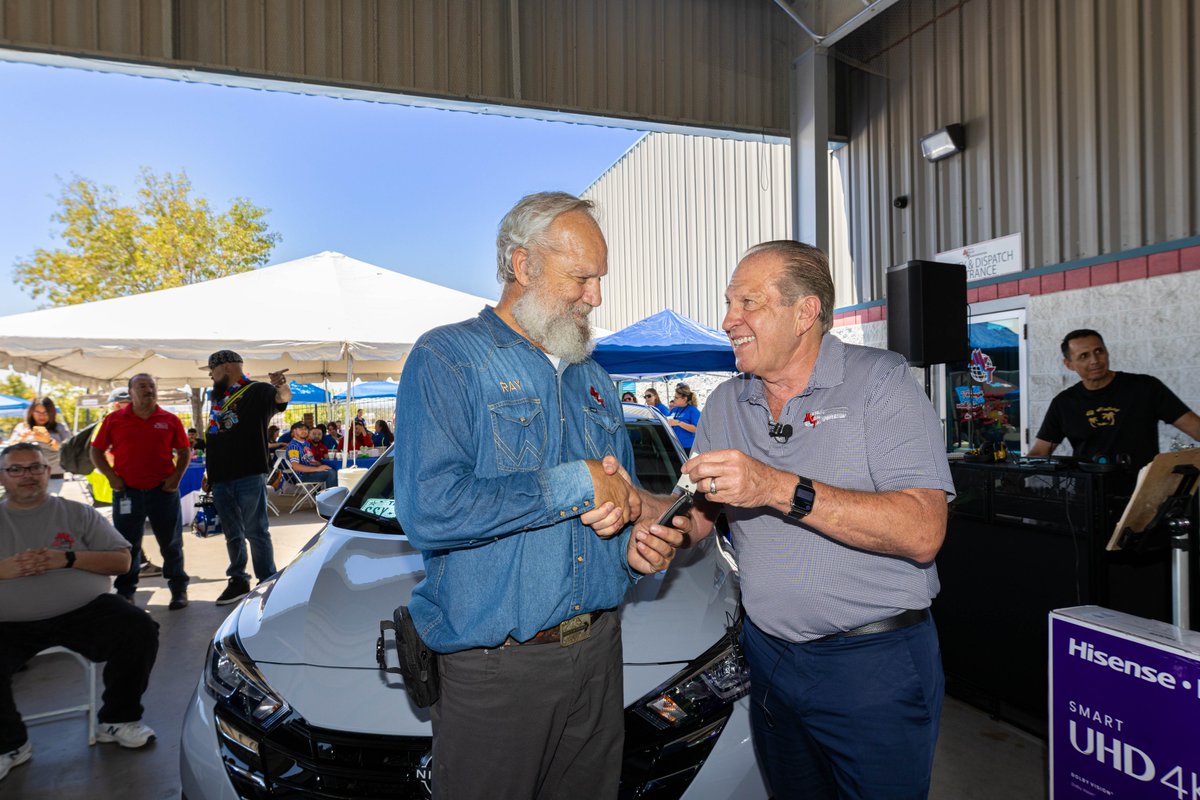 MVTServices's tweet image. 🏆Thank you to everyone who made our 3rd #DriverAppreciationDay unforgettable!
.
🎉We appreciate each and every one of you.🚛 Special applause to Ray Shult for achieving the best MPG score and perfect CSA Avg.👏🚗Enjoy your new ride, Ray!🥳
.
#DriveforMVT #truckdriver #thankyou