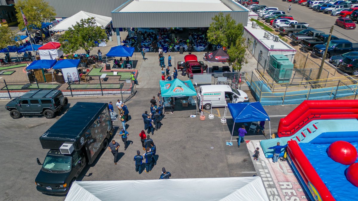 MVTServices's tweet image. 🏆Thank you to everyone who made our 3rd #DriverAppreciationDay unforgettable!
.
🎉We appreciate each and every one of you.🚛 Special applause to Ray Shult for achieving the best MPG score and perfect CSA Avg.👏🚗Enjoy your new ride, Ray!🥳
.
#DriveforMVT #truckdriver #thankyou