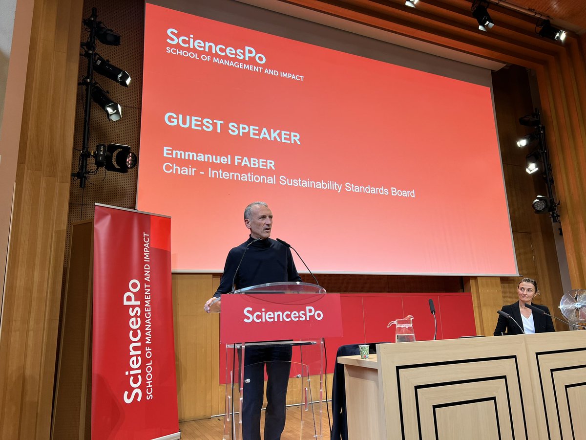 'Do you believe that climate is changing?'
Watch @EmmanuelFaber deliver the inaugural lesson of @SMIScPo ➡️ youtube.com/watch?v=nZpYAJ… #RentréeScPo #WelcomeToScPo #ThePlaceToSpeak