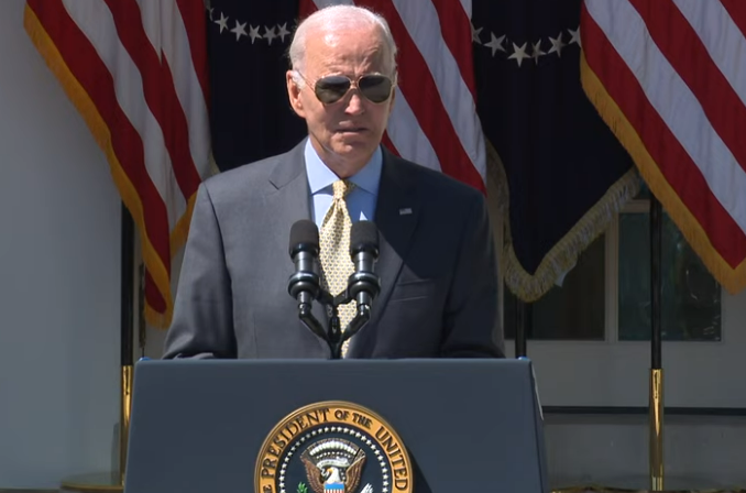 jstein_star's tweet photo. Biden touting Ws at WH today:
- Fastest wage growth for low-wage workers in 2 decades
- Job satisfaction at 36-yr high
- Record lows in unemployment for Blacks, Hispanics, veterans, workers w/o HS diplomas
- Lowest unemployment in 70 yrs for women
- Prime age employment at high https://t.co/cEbmifwJWt