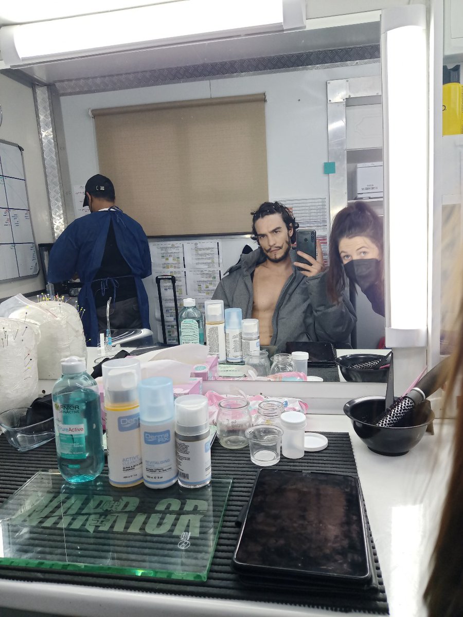 SteveWard101's tweet photo. My make-up artist just popping her head in and me with my resting bitch face 😅

Thank you for your attention to detail.
#opla https://t.co/CRq67d8Ee4