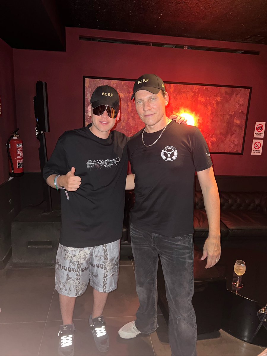 ClubColTiesto's tweet photo. @tiesto en Ibiza con el @bizarrap 💥

#Tiesto    #Tiësto #TiestoColombia #TiestoFamily #Ibiza https://t.co/ertCFCVjbJ