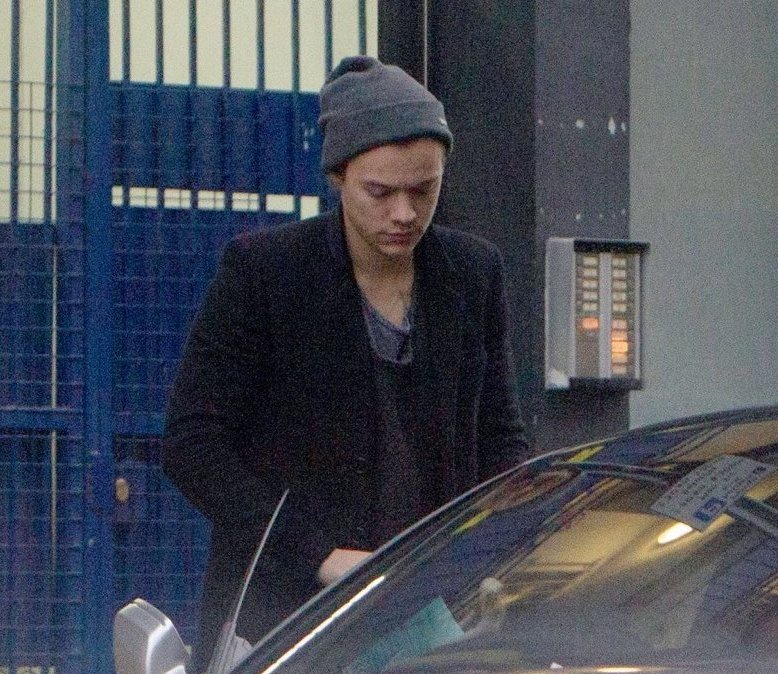 remember when this traffic cop had a smug face bc he’s about to give harry styles a parking ticket