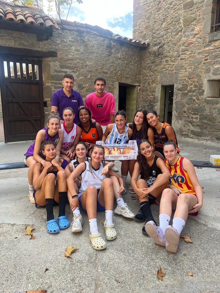 manresacbf's tweet photo. Aquesta setmana els nostres equips U15 • U16 • U17 i U18 estan d'stage a l'Esquirol 🏀🏀

Començant la pretemporada a tope!

#juguemjuntes #manresacbf #stagepretemporada https://t.co/9Ycfs5qff9