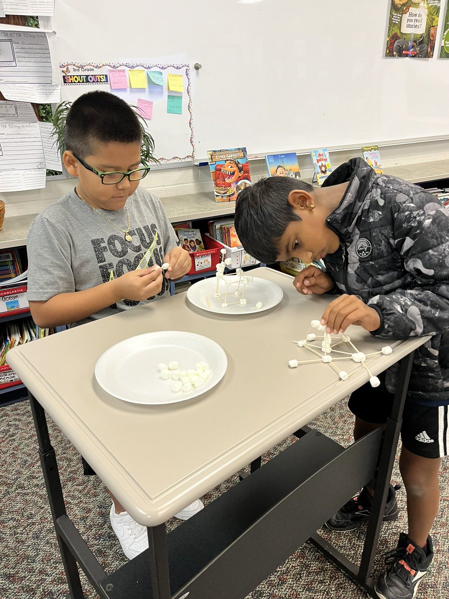 ELforestfriends's tweet photo. Starting off the year with a marshmallow building team challenge. #pvlearns https://t.co/OM8NrORzi2