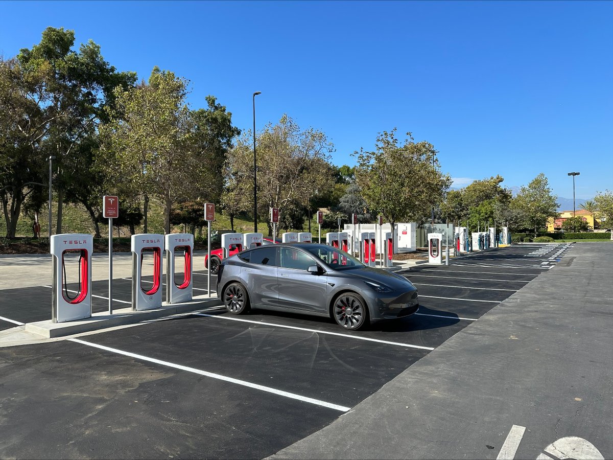 Tesla Charging tweet media