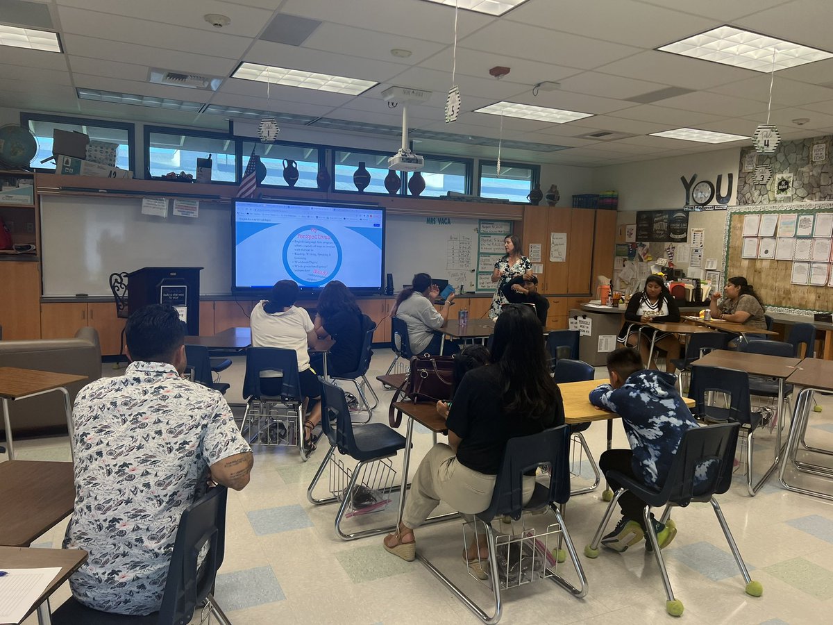 Yorba_Toros's tweet photo. Back to School Night started with a great performance by Yorba Spirit Squad and finished with packed classrooms! We love our Toro Communityππ€ππ€ #theToroWay #withTOROtenacity @Yorba_DrLuther @OrangeUnifiedCA https://t.co/uuZ4oENEMy