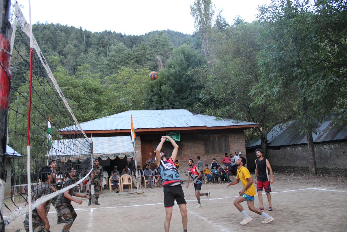 Striking1979's tweet photo. 🏐 Celebrating National Sports Day with a friendly volleyball match! Indian Army joined hands with the local community at Meelyal High School, promoting unity and interaction.  🇮🇳🤝 #NationalSportsDay #Unity #JawanAwaamInteraction #CommunityEngagement https://t.co/qkXPJcYdhp