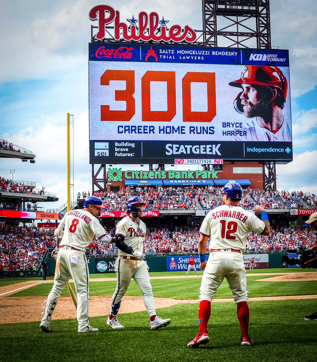 Phillies's tweet photo. 🎶 August slipped away into a moment in time 🎶 https://t.co/A2OoDUUNWb