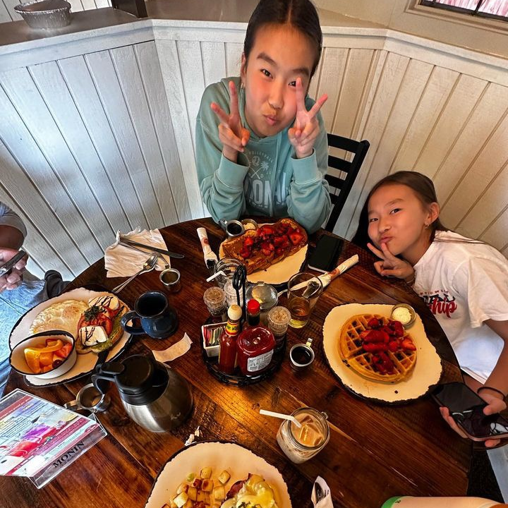 Egg Harbor Café tweet media