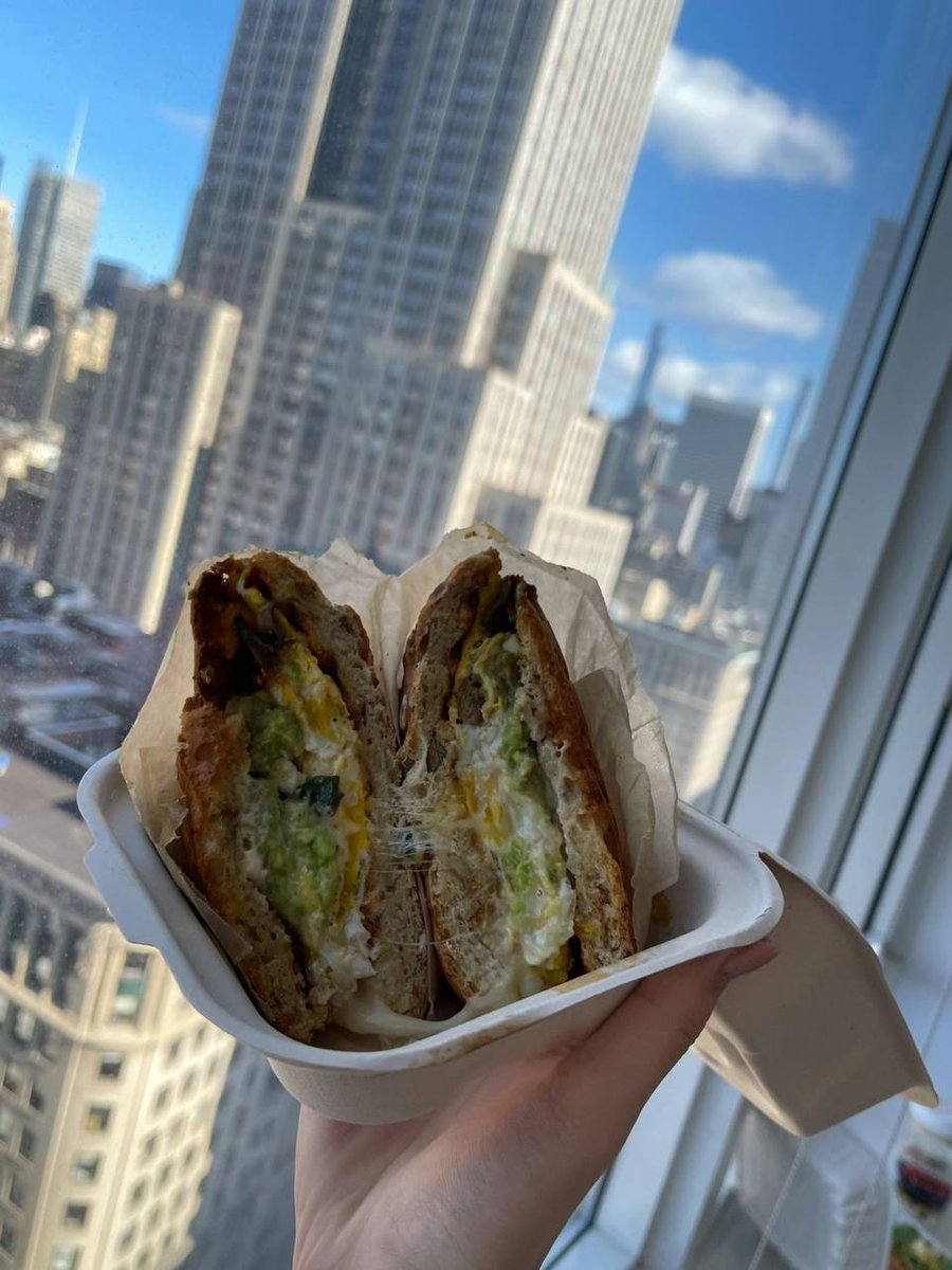 New York's First Morning🌤:Full Breakfast Under the Empire State Building
morning fellas🦋
#NewYork #NewYorkCity  #breakfast #BreakfastInBed #BREAKFASTINTHECITY
