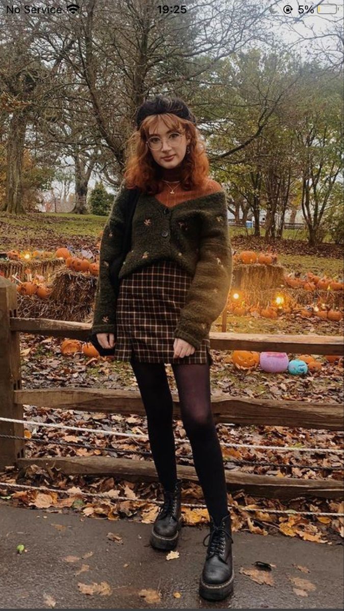 its so upsetting i dont have these outfits in my closet..... i will ask my dad if we can go thrifting tmrw bc i badly want more earthtoned skirts & sweaters. AUTUMN GIRLIE 4EVAAAHH