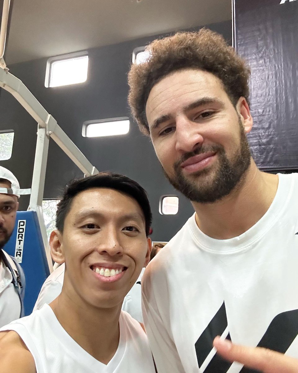 NxtLvlFntasyNBA's tweet photo. π΅π Ultimate Fan Experience π
Fans got to enjoy playing with Klay and Kevon in the KT 11 Shooter Camp π¦
#ANTAPH https://t.co/UAKkVK0orB
