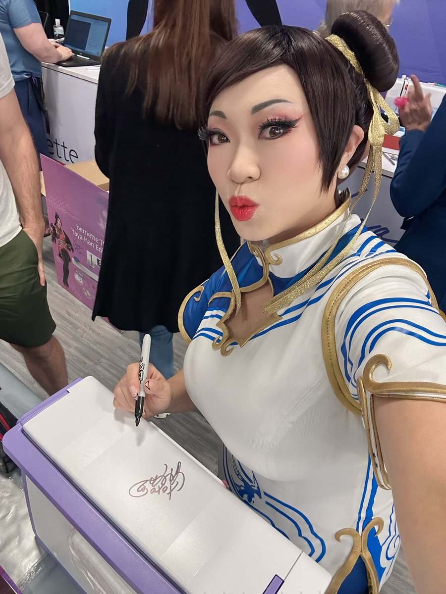 YayaHan's tweet photo. Hanging at the #bernette / #BERNINA booth 3300 until 2pm! I’m signing sewing machines lmao!!
Come by for a selfie or signature, and check out the insane show specials they are offering this weekend!!
@DragonCon https://t.co/t3aod2GTaf