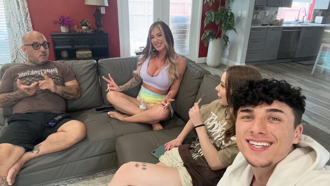 On set https://t.co/DD1mcdtGSS<a href="/tag/mvsales"class="tags"><span>#mvsales</span></a>