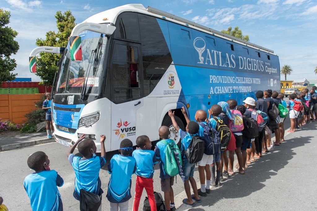 theatlascharity's tweet photo. The Atlas DigiBus is helping 1300 children a month in Langa, Cape Town with their computer lessons, leading to improvements in their English, Maths and coding skills!

The benefits of the Atlas DigiBus are far-reaching, and it is helping children thrive

@atlas_frcSA @VusaAcademy https://t.co/Lzmx2F1voh