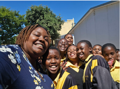 theatlascharity's tweet photo. The Atlas DigiBus is helping 1300 children a month in Langa, Cape Town with their computer lessons, leading to improvements in their English, Maths and coding skills!

The benefits of the Atlas DigiBus are far-reaching, and it is helping children thrive

@atlas_frcSA @VusaAcademy https://t.co/Lzmx2F1voh