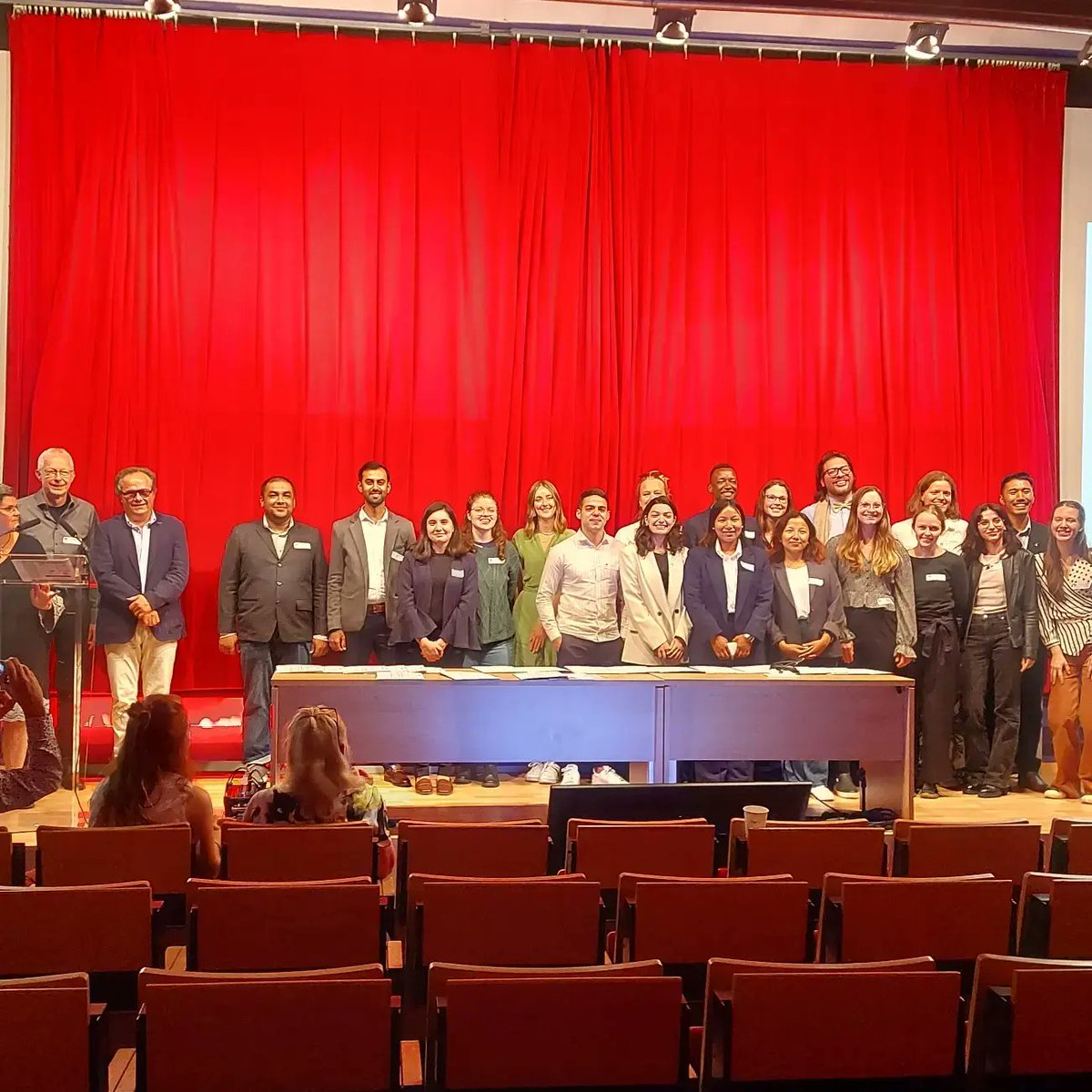 IDOHday's tweet photo. As #IDOHDAY2023's LAST ACT we had the Welcoming Ceremony of the 2023-2025 EMJMD IDOH PROGRAMME COHORT👶👶🏻
and the Graduation Ceremony of the 2021-2023 COHORT.👩‍🎓👨‍🎓 https://t.co/8QATiPQcx5