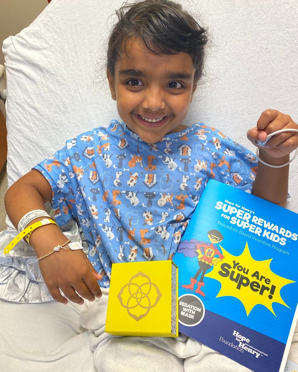 Check out our #photooftheweek featuring this incredible young patient from <a href="/LBHealth/">LifeBridge Health</a>. She's bravely facing a challenging procedure with a smile that only the perfect <a href="/KendraScott/">kendrascott</a> bracelet can provide! Nothing is so scary when we all work together 😄 ✨