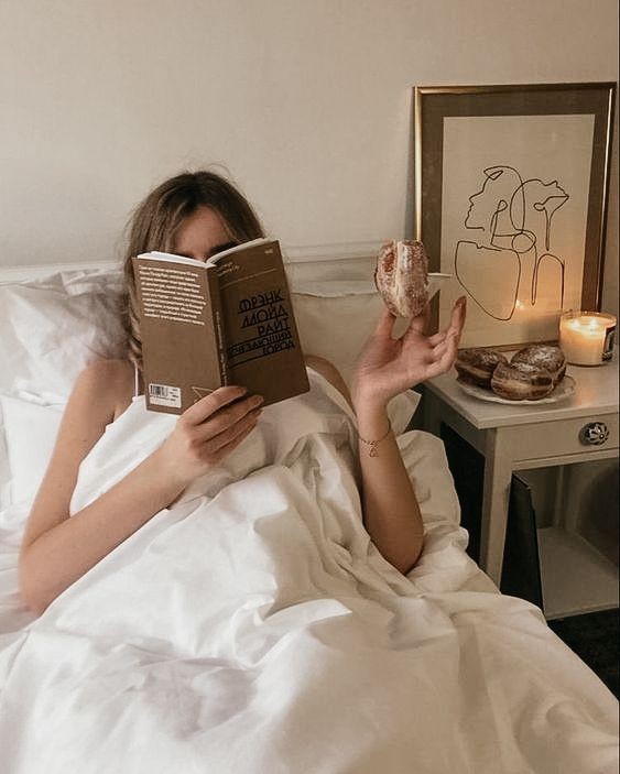 shewearprada's tweet photo. Ready for cozy autumn nights ☕🍂🕯🥯 https://t.co/1fp4ivZ50o
