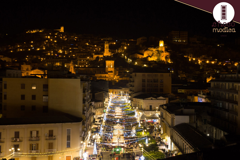 Modi_Ciocc16's tweet photo. Torna CHOCOMODICA 7/10 DICEMBRE la grande festa del @cioccolatmodica @CioccolatoIgp nella splendida cornice del centro storico di #MODICA https://t.co/3j5GIWnCng