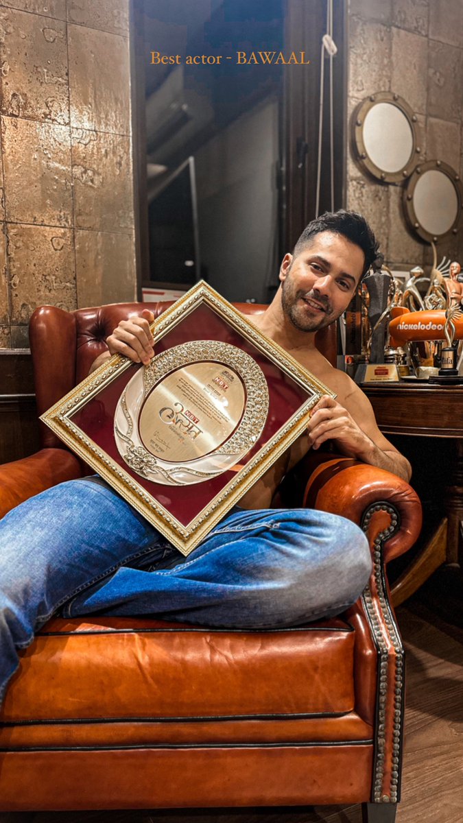 Varun_dvn's tweet photo. Best actor - BAWAAL https://t.co/chpiKuhVp2
