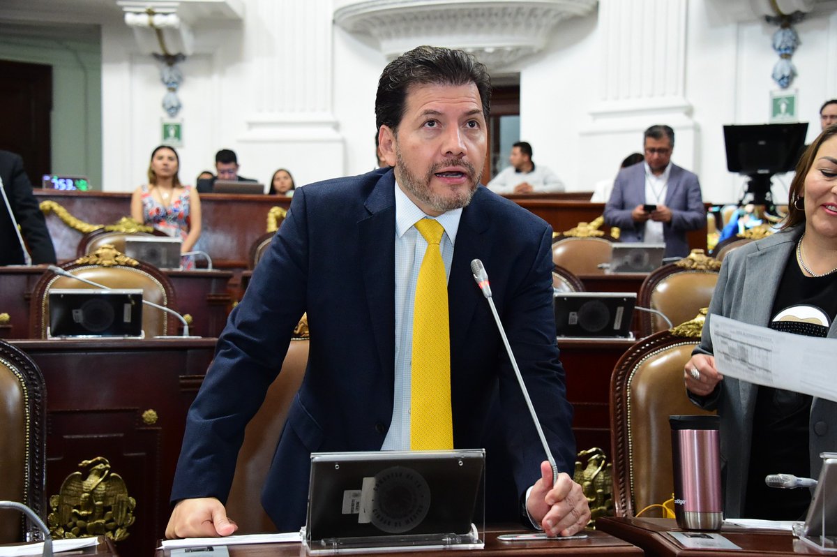 vhlobo's tweet photo. Mi reconocimiento al Diputado Presidente de la Mesa Directiva, @FaustoMZamorano, por la pulcritud, legalidad y eficiencia con que condujo los trabajos del II año de ejercicio de la II Legislatura. https://t.co/VK02XpUMUT